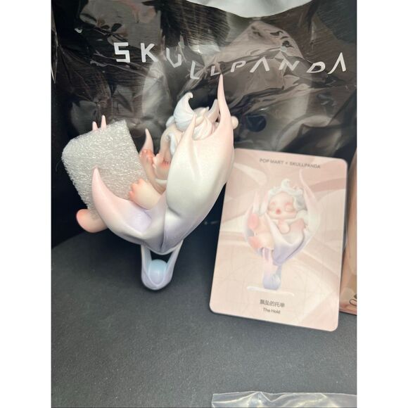 Authentic Pop Mart Skullpanda The Paradox The Hold Figure - Picture 2 of 3
